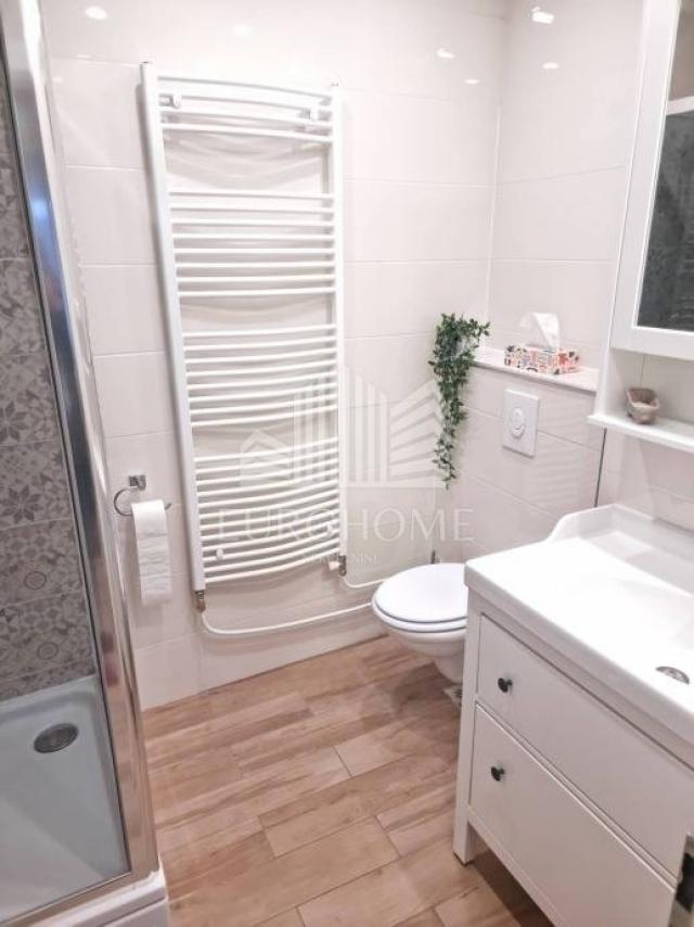 Centar, dvoetažni stan 137m2, 3 apartmana