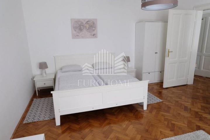 Centar, dvoetažni stan 137m2, 3 apartmana