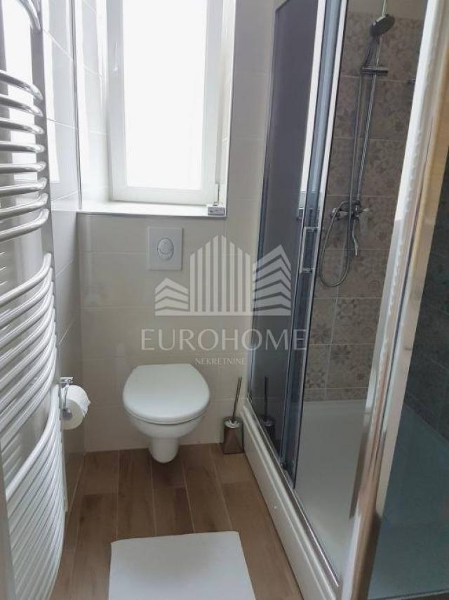 Centar, dvoetažni stan 137m2, 3 apartmana