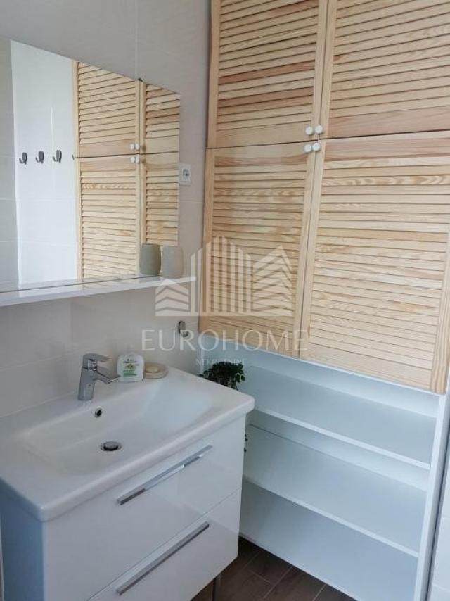 Centar, dvoetažni stan 137m2, 3 apartmana