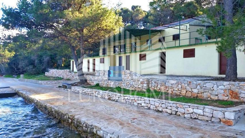 Business premise Sali, 472m2