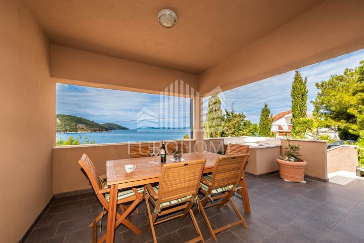 Prekrasna villa uz more, 165 m2, Dugi otok, Savar