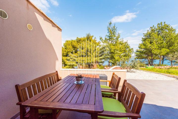 Prekrasna villa uz more, 165 m2, Dugi otok, Savar