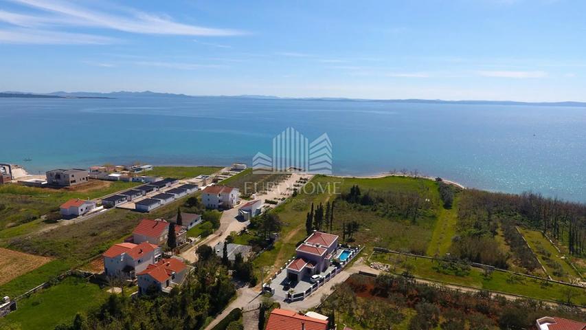 Zadar, Privlaka atraktivna villa prvi red do mora