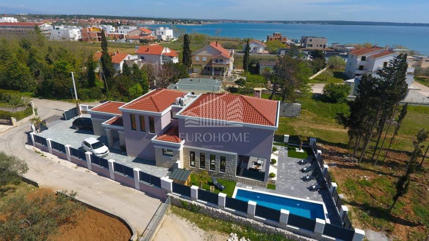 Zadar, Privlaka atraktivna villa prvi red do mora