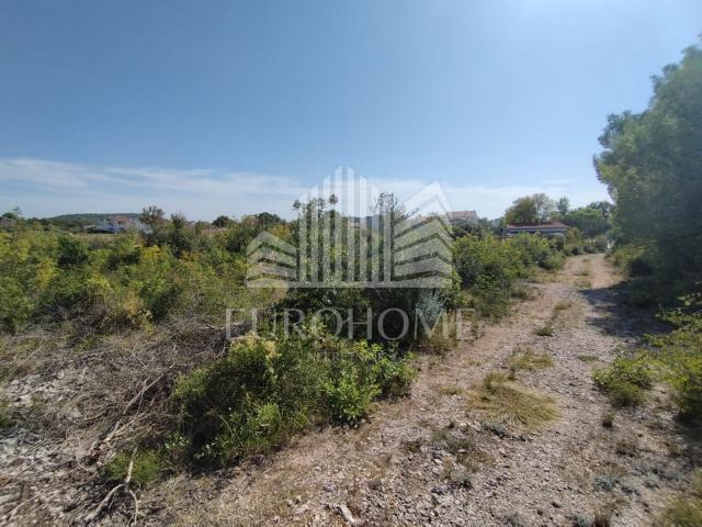 Land Pirovac, 2.140m2