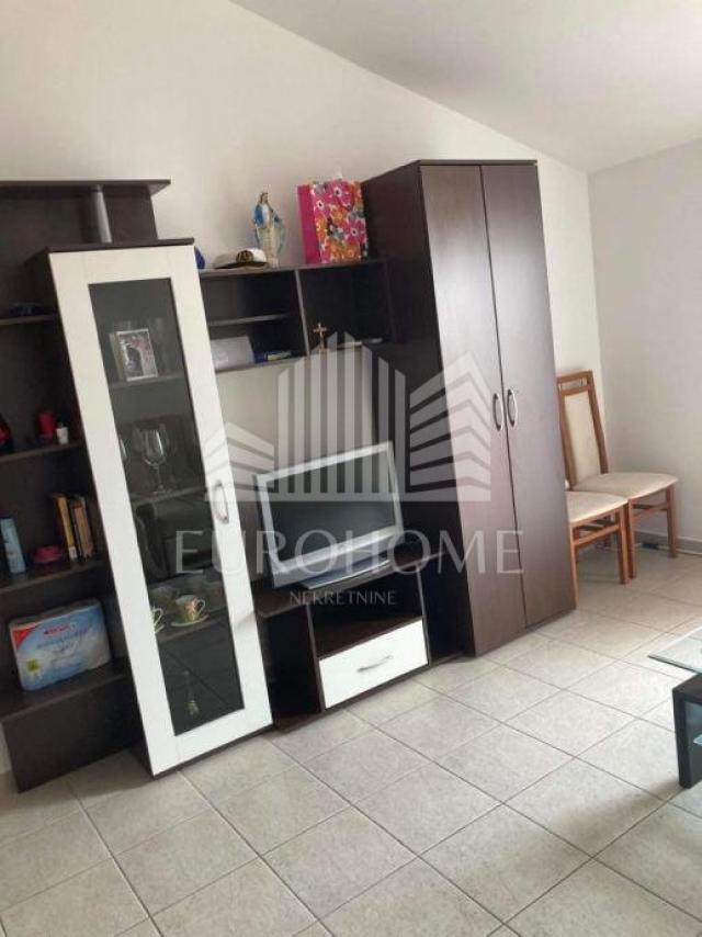 Posedarje, dvosobni apartman 39 m2, 50 m od mora + parking