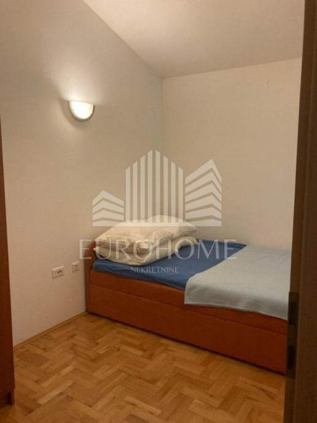 Posedarje, dvosobni apartman 39 m2, 50 m od mora + parking