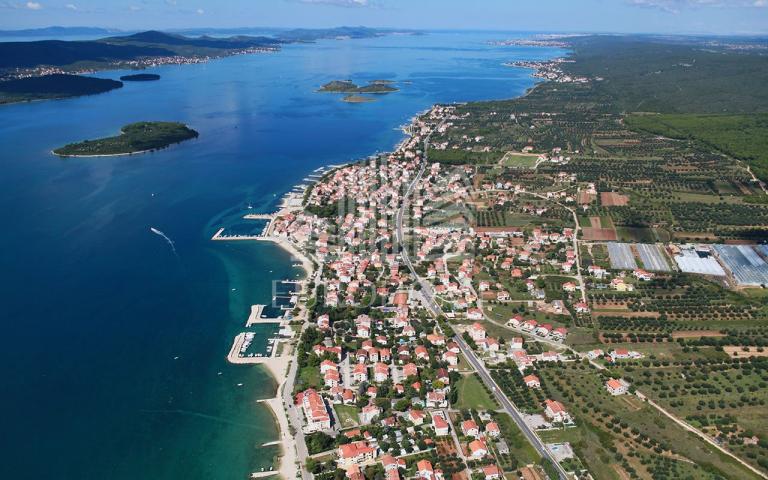 Land Turanj, Sveti Filip I Jakov, 904m2