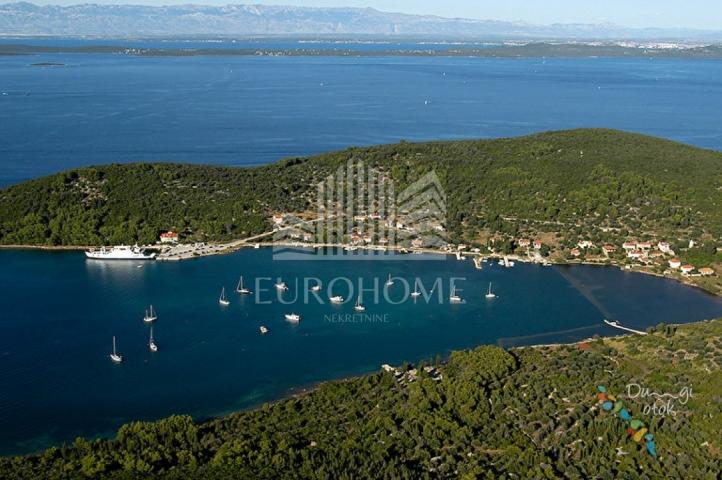 Brbinj, Dugi otok, građ. zemljište 70m od mora, 752m2