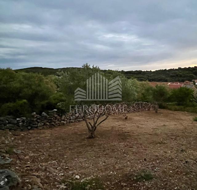 Dugi otok, Soline, građ. zemljište s pogledom na more;1314m2