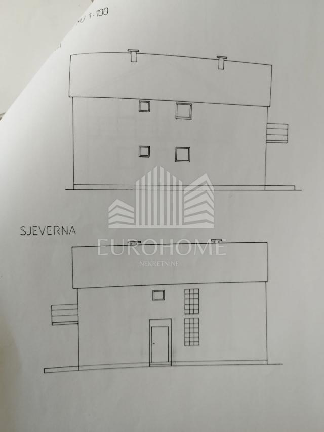 Kuća sa dva stana svaki 100 m2, okućnica 700 m2, Klara