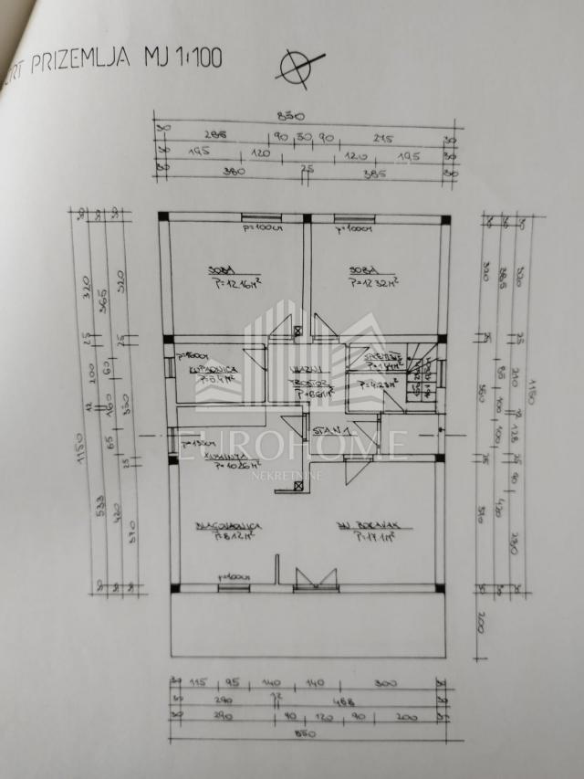 Kuća sa dva stana svaki 100 m2, okućnica 700 m2, Klara