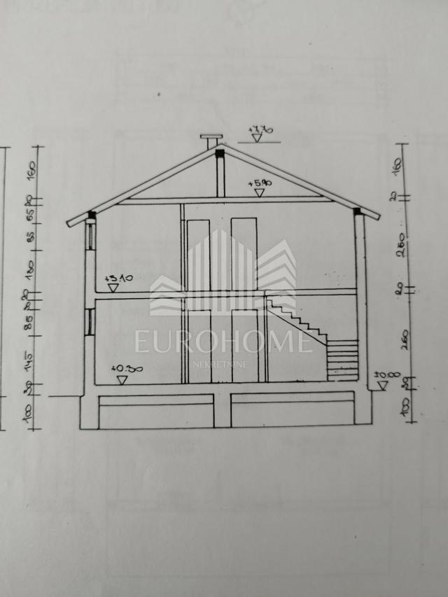 Kuća sa dva stana svaki 100 m2, okućnica 700 m2, Klara