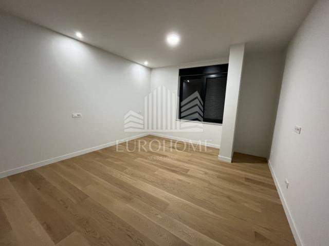 Luskuzna vila na Bizeku, 300 m2- NOVOGRADNJA 