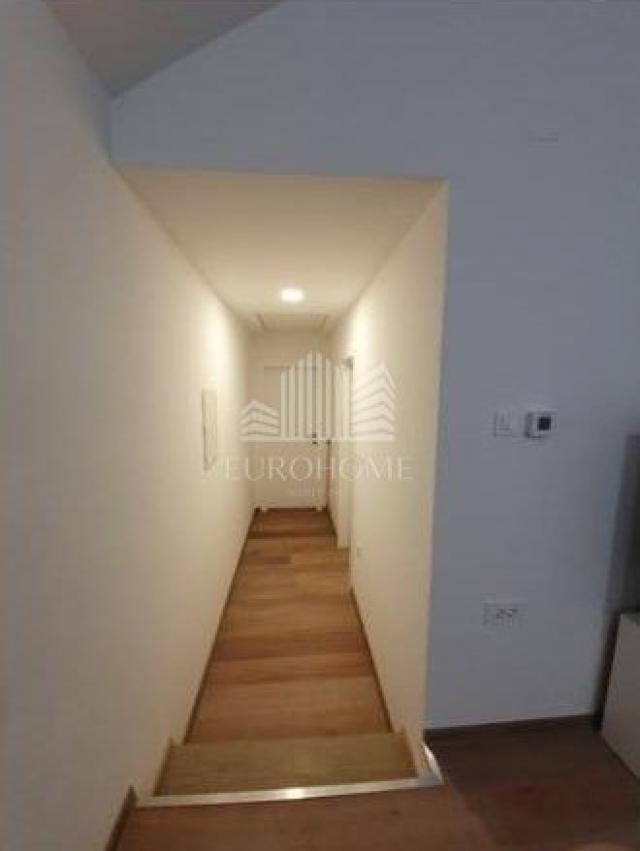 KUĆA, ČETIRI STANA 240 m2 + 7VPM, ČRNOMEREC