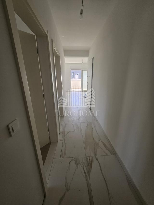 Plovanija, novogradnja, odmah useljivo, 91m2+garaža+PM, 2700€/m2