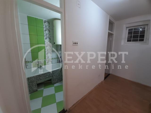 Izdaje se stan kao poslovni prostor, centar, Strahinjića Bana, 45m2, 350e