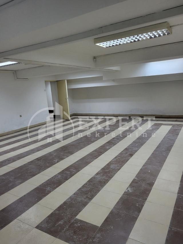 Izdaje se poslovni prostor u centru Pirota, 150m2