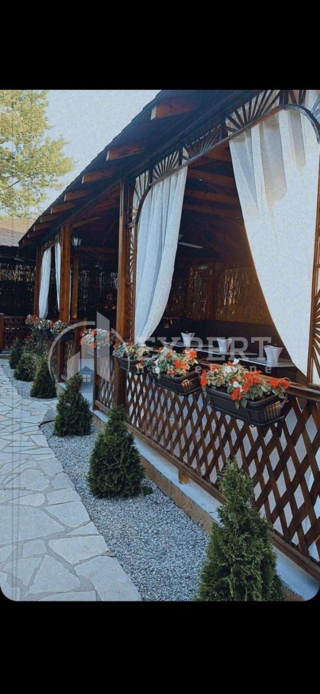 Izdaje se poslovni objekat - restoran/prenoćište, 430m2, plac 1881m2, Prosek