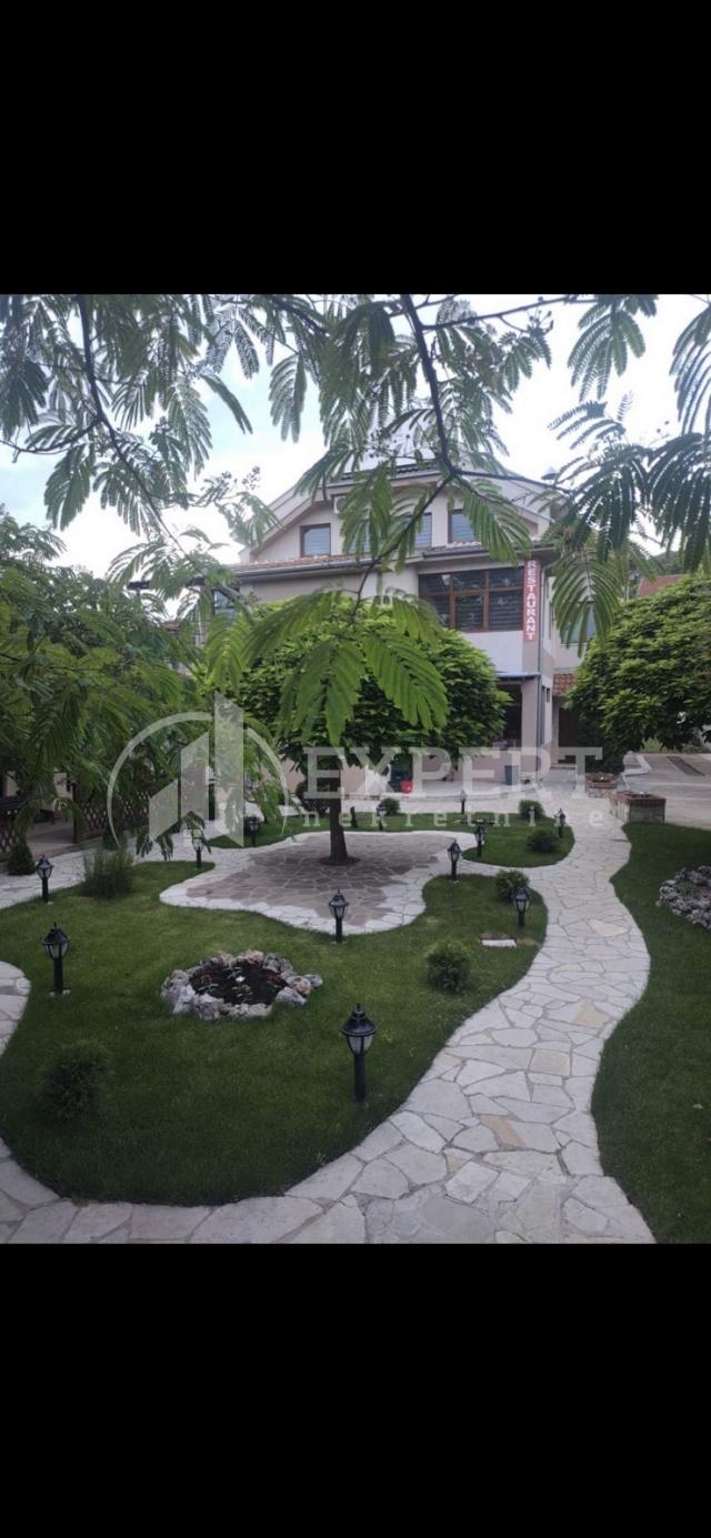 Izdaje se poslovni objekat - restoran/prenoćište, 430m2, plac 1881m2, Prosek