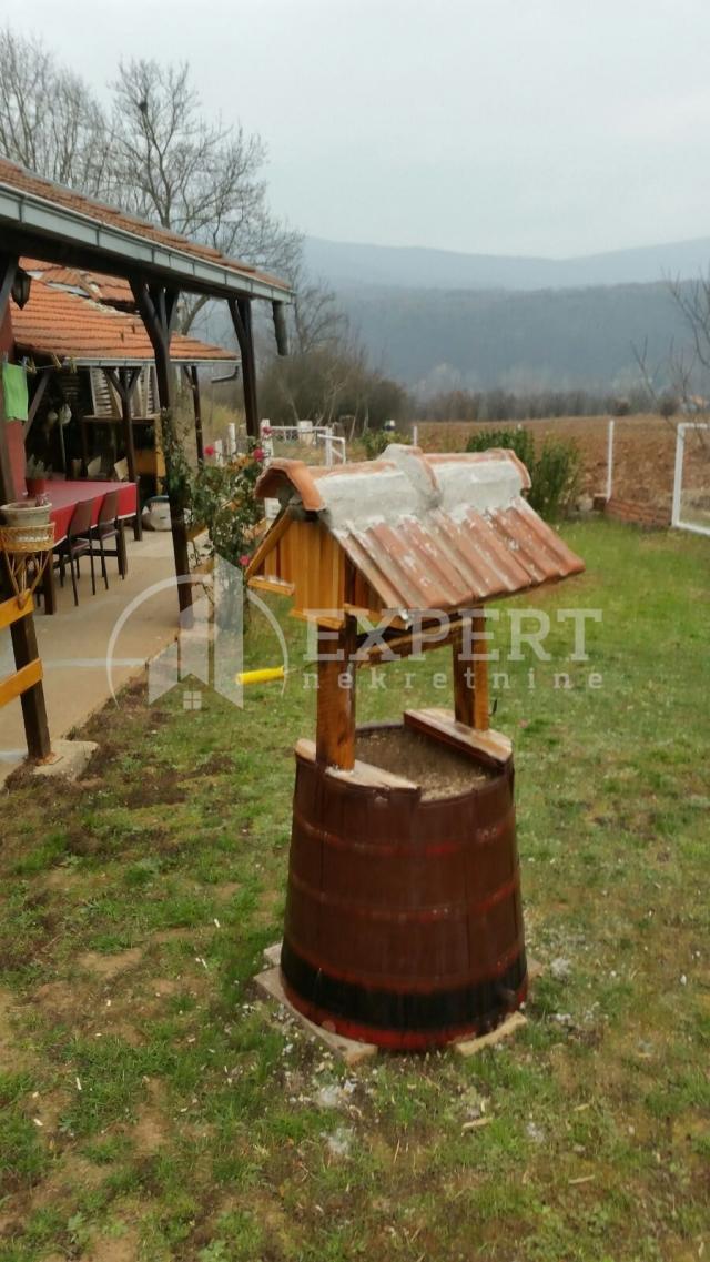 Porodična kuća, na placu od 24a, 121m2, Gadžin Han