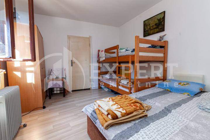 Kuća  na  Paliluli, 63 m2, pomoćni objekat, plac  628 m2, 