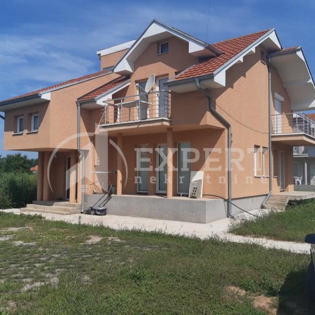 Odlična porodična kuća, 220m2, 6, 38 ari placa, Deveti Maj