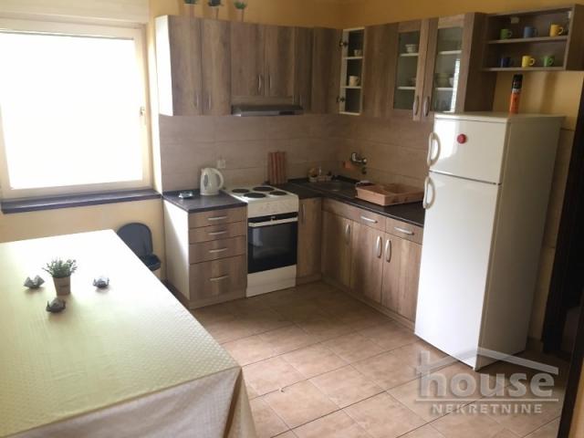 Kuća SREMSKA KAMENICA, SREMSKA KAMENICA, kv: 217, € 257500, ID: 3045004