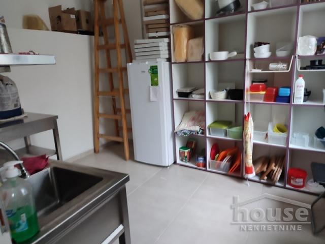 Izdavanje SREMSKI KARLOVCI, CENTAR, kv: 250, € 1800, ID: 9114909