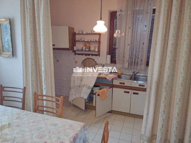 Poreč okolica, Samostojeća kuća sa 3 stambene jedinice, 330 m2