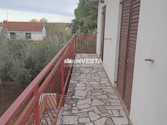 Poreč okolica, Samostojeća kuća sa 3 stambene jedinice, 330 m2