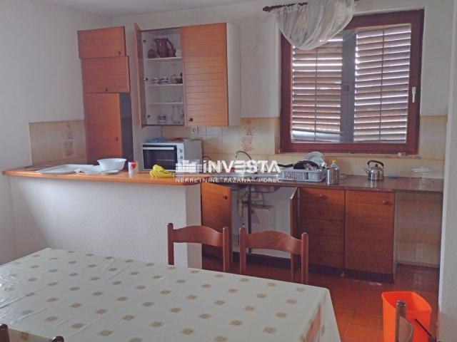 Poreč okolica, Samostojeća kuća sa 3 stambene jedinice, 330 m2