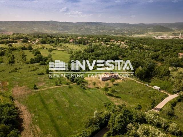 Istra, Kršan, Stancija sa kamenom istarskom kućom, 43. 460 m2 zemljišta