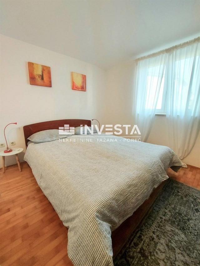 Novigrad, renovirani stan sa prostranom lođom, 44 m2