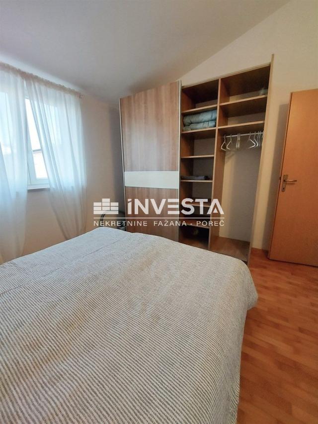 Novigrad, renovirani stan sa prostranom lođom, 44 m2