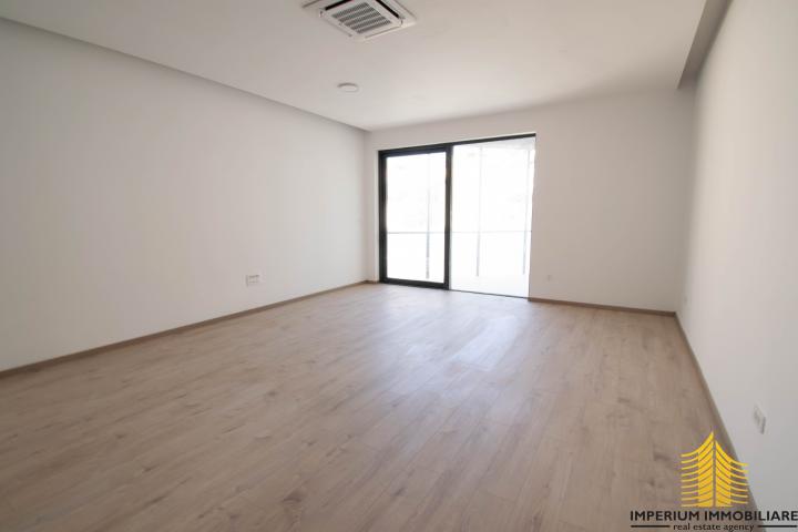 Luksuzni penthouse s prostranom terasom 