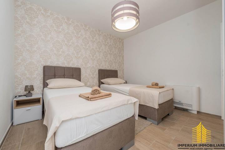 Luksuzna apartmanska vila s bazenom 