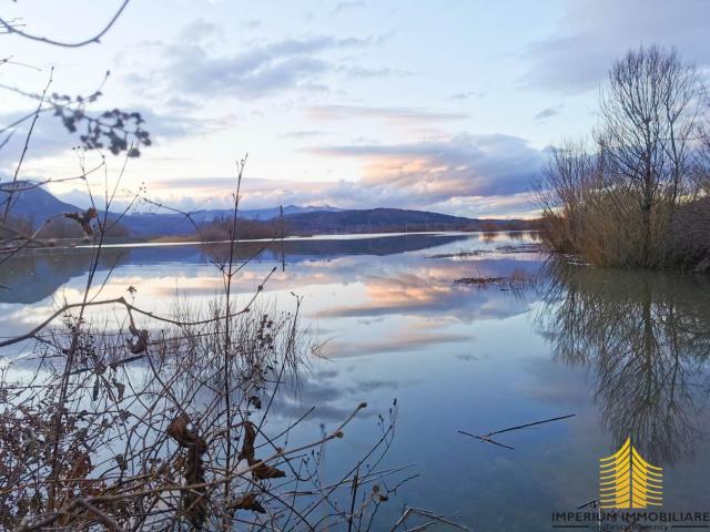 Kuća uz jezero, velika okućnica, Štikada