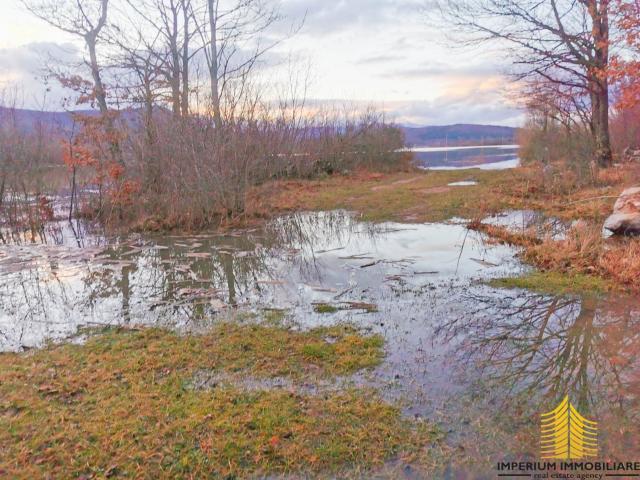 Kuća uz jezero, velika okućnica, Štikada