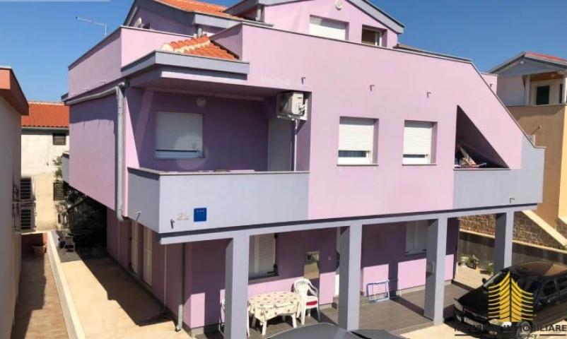 Apartmanska samostojeća kuća, 80m od mora, Privlaka/Nin