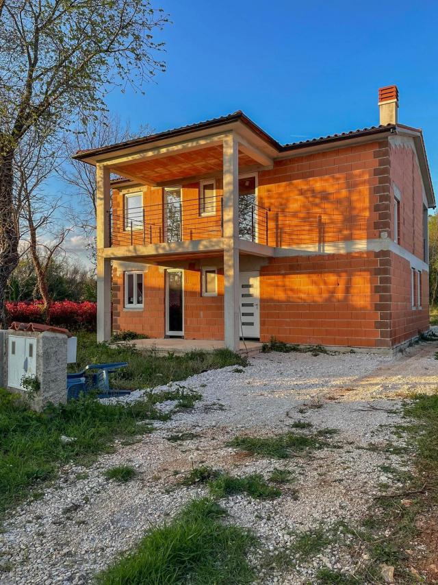 Istarska, Barban, Vila s bazenom, 216 m2 + 752 m2 okućnice