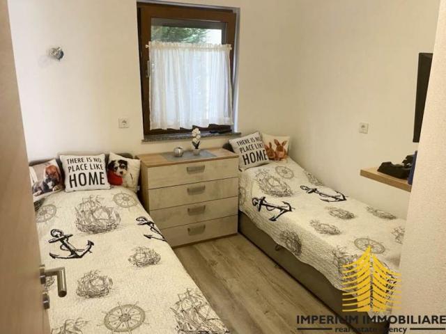 Apartman u prizemlju s 400m2 okućnice, Krk - Malinska, prodaja