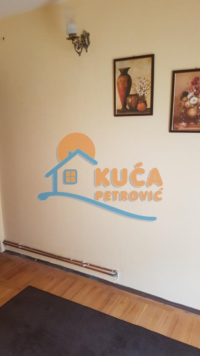 Izdaje se sprat kuće u Jagodin mali,  30m2,  na prvom spratu!