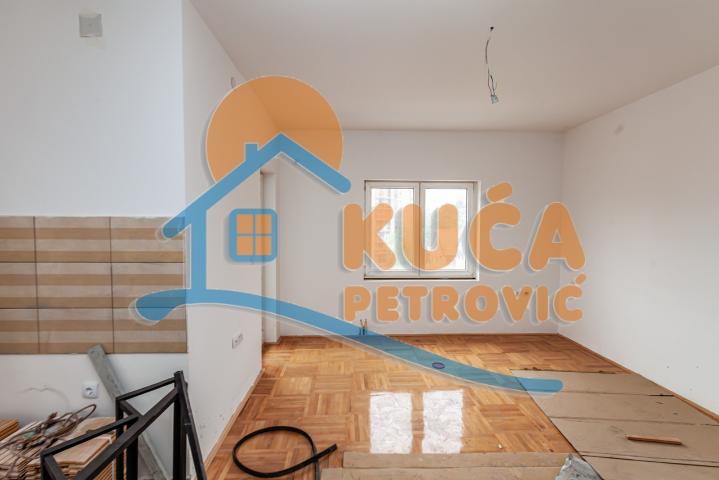 Dupleks stan u novogradnji u Panteleju, 3. 5, 4. sprat, 76 m2