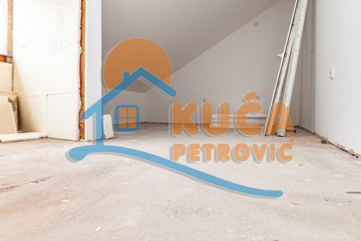 Dupleks stan u novogradnji u Panteleju, 3. 5, 4. sprat, 76 m2