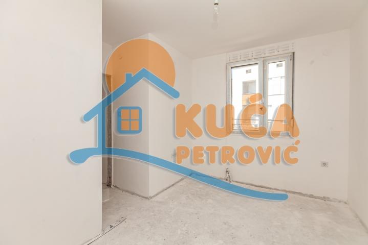 Novogradnja, Pantelej, I  sprat, lift, 54 m2