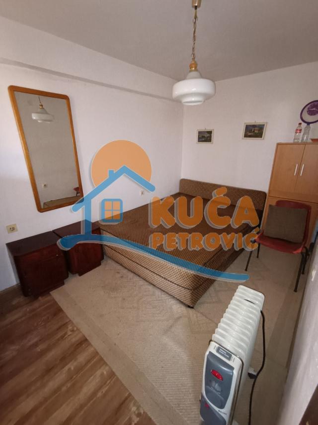 Porodična kuća, na placu od 24a, 121m2, Gadžin Han