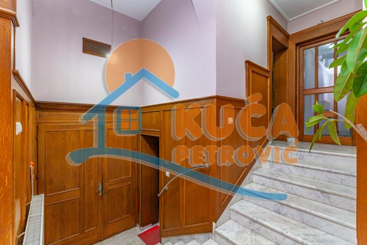 Šojka, lux  kuća , 450 m2, centar, eg