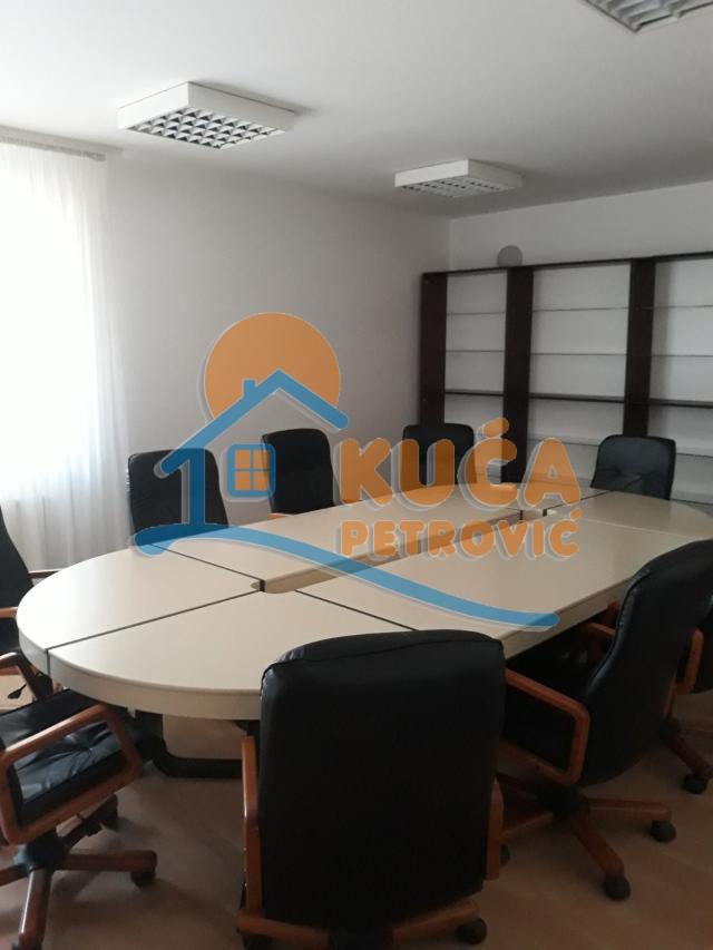 Poslovni kompleks, Leskovac 5500 m2, plac 3 ha